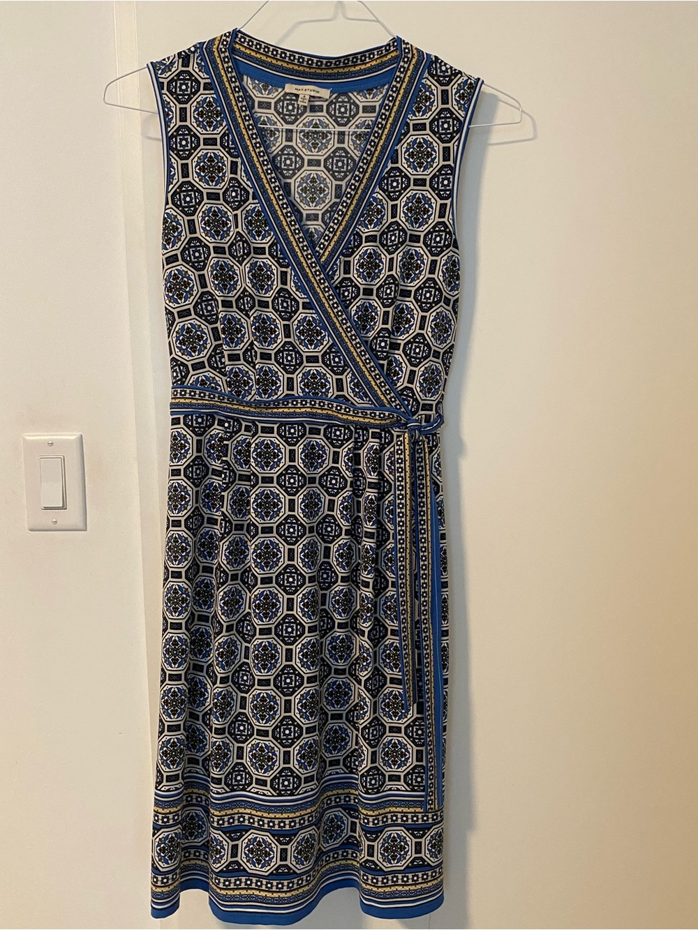 Max Studio Sleeveless Blue & White  Geometric Pattern Wrap-Style Midi Dress